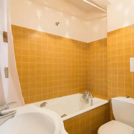 Apartamento Castel Guermante By Interhome